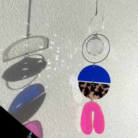 UNIK-HUS Aliniaart Suncatcher Acryl Silber Blau Leo Pink