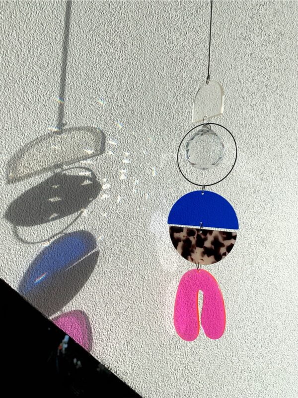 UNIK-HUS Aliniaart Suncatcher Acryl Silber Blau Leo Pink