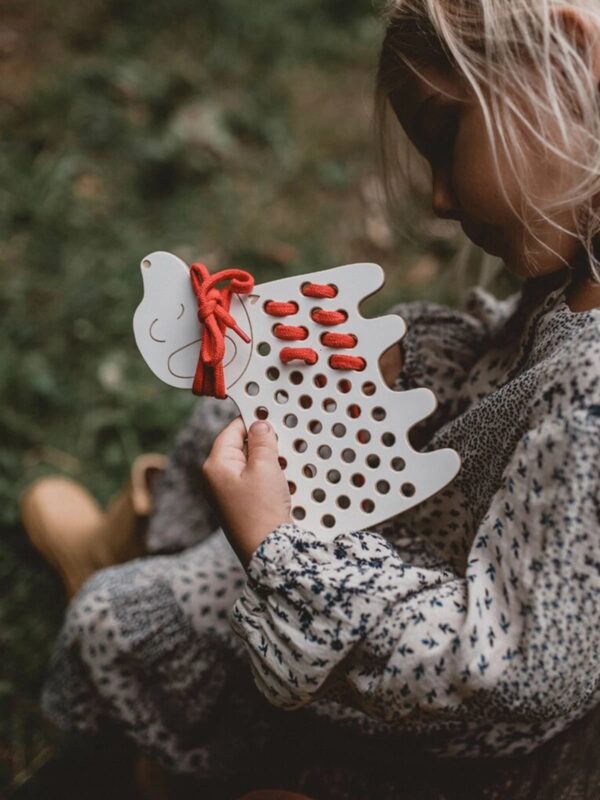 UNIK.HUS milin Fädelspielzeug Fädelspiel Montessori Hund