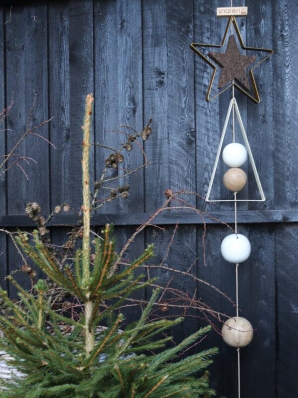 UNIK.HUS SNOREN NORDIC BY HAND SNOREN Eisenkugel creme-weiß, Kugel Mangobaum, Metall-Tannenbaum Beispeil Weihnachten