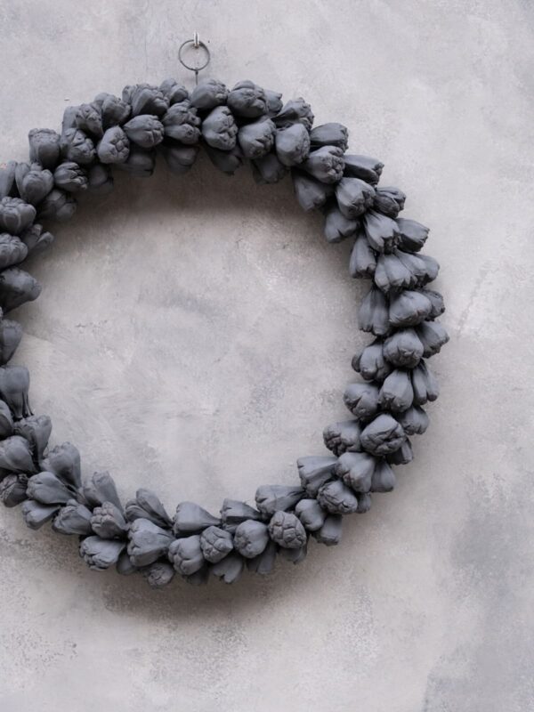 UNIK.HUS Couronne Kiya fruit wreath thin Kranz Naturkranz drak grey